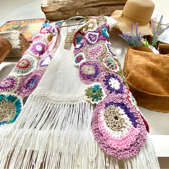 ARTISAN handcrafted crocheted vest - Picture 13 of 15